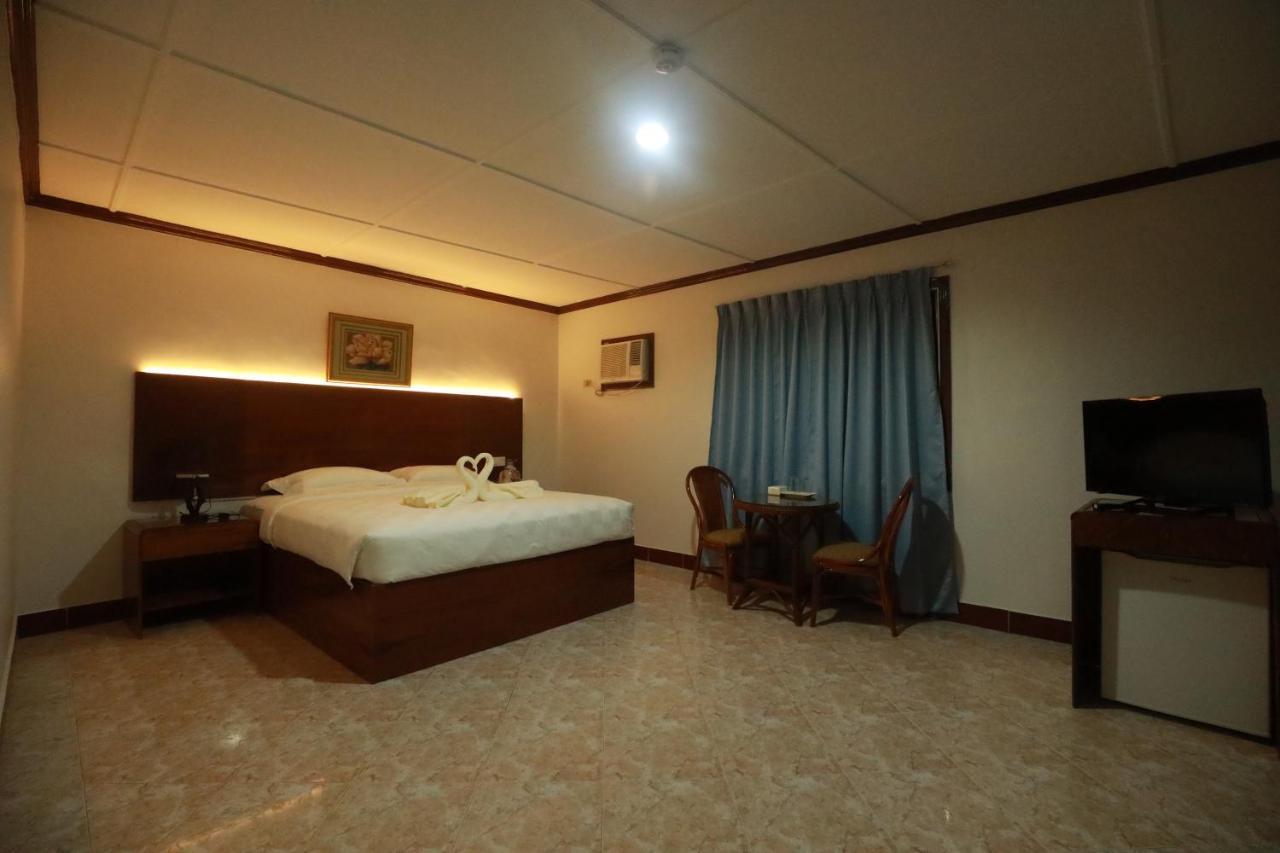 Bohol Plaza Mountain Resort And Restaurant Dauis Exterior photo